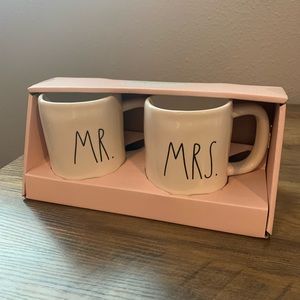 Rae Dunn “Mr. & Mrs.” Mug Set